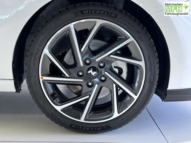 Hyundai i30 PD N-Line 1,5 TGDi 48V Serenity White, Beispielbilder, ggf. teilweise mit Sonderausstattung