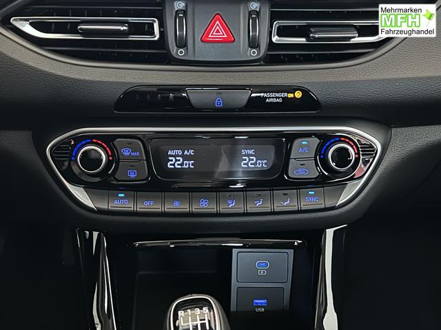 Hyundai i30 Go Engine Red