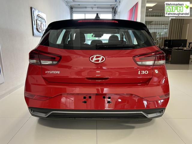 Hyundai i30 Go Engine Red