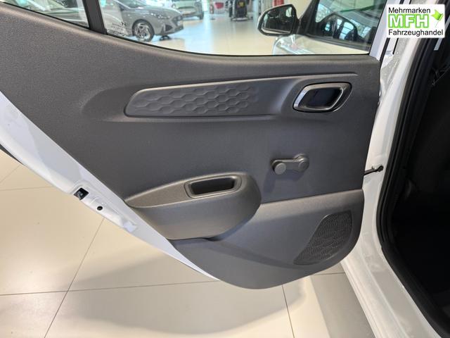 Hyundai i10 Go Atlas White