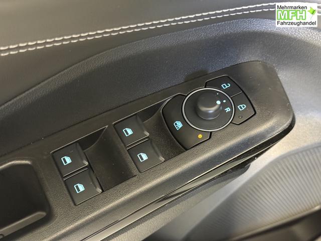 Ford Puma Titanium Cactus Grau