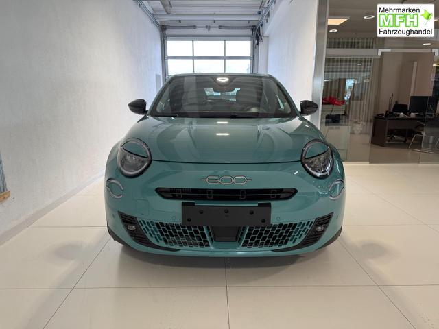Fiat 600 Aqua Blau Vorlauf, Bei den verwendeten Bildern kann es sich um Beispielbilder handeln, ggf. teilweise mit Sonderausstattung.