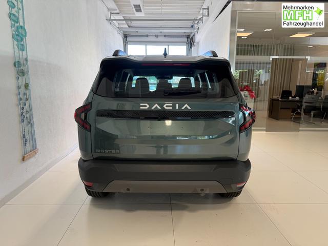 Dacia Bigster Zeder Gruen