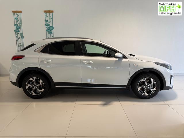 KIA XCEED Deluxe White