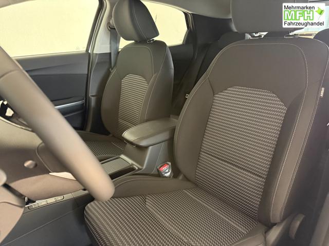 KIA XCEED Deluxe White