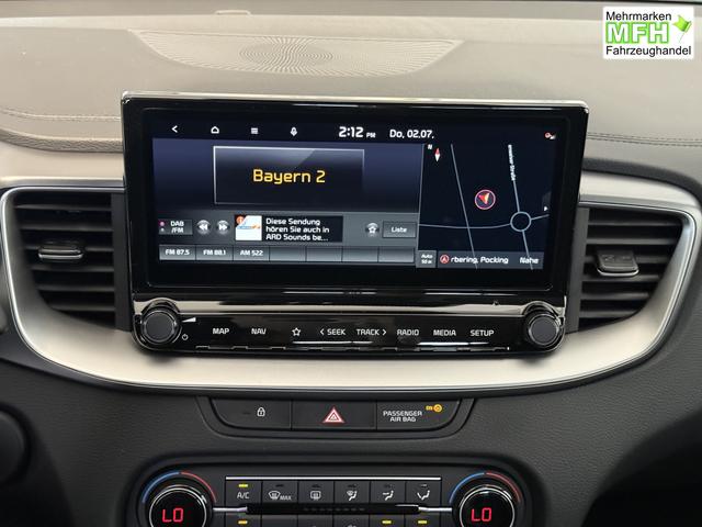 KIA XCEED Deluxe White