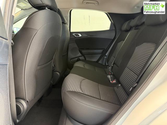 KIA XCEED Deluxe White
