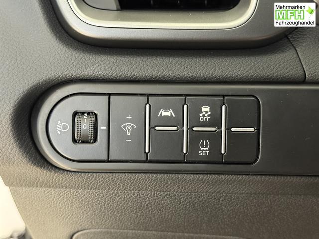 KIA XCEED Deluxe White