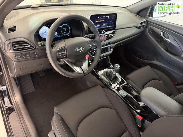 Hyundai i30, Bei den verwendeten Bildern kann es sich um Beispielbilder handeln, ggf. teilweise mit Sonderausstattung.