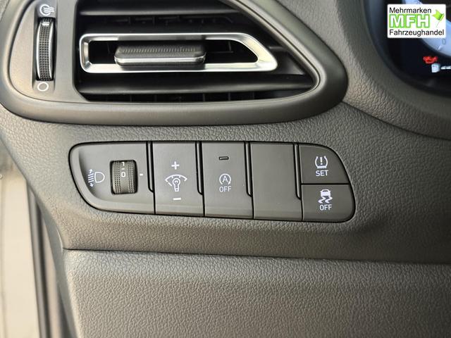 Hyundai i30, Bei den verwendeten Bildern kann es sich um Beispielbilder handeln, ggf. teilweise mit Sonderausstattung.