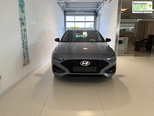 Hyundai i30, Bei den verwendeten Bildern kann es sich um Beispielbilder handeln, ggf. teilweise mit Sonderausstattung.