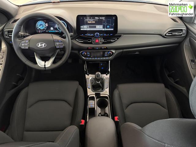 Hyundai i30, Bei den verwendeten Bildern kann es sich um Beispielbilder handeln, ggf. teilweise mit Sonderausstattung.