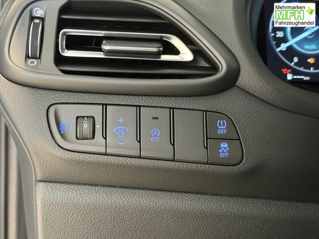 Hyundai i30, Bei den verwendeten Bildern kann es sich um Beispielbilder handeln, ggf. teilweise mit Sonderausstattung.