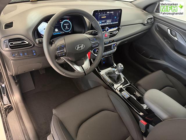 Hyundai i30, Bei den verwendeten Bildern kann es sich um Beispielbilder handeln, ggf. teilweise mit Sonderausstattung.