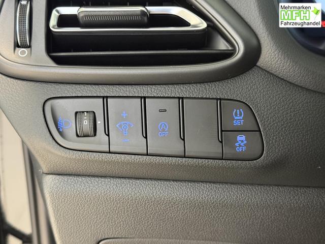 Hyundai i30, Bei den verwendeten Bildern kann es sich um Beispielbilder handeln, ggf. teilweise mit Sonderausstattung.