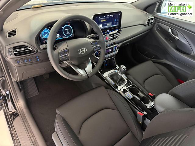Hyundai i30, Bei den verwendeten Bildern kann es sich um Beispielbilder handeln, ggf. teilweise mit Sonderausstattung.