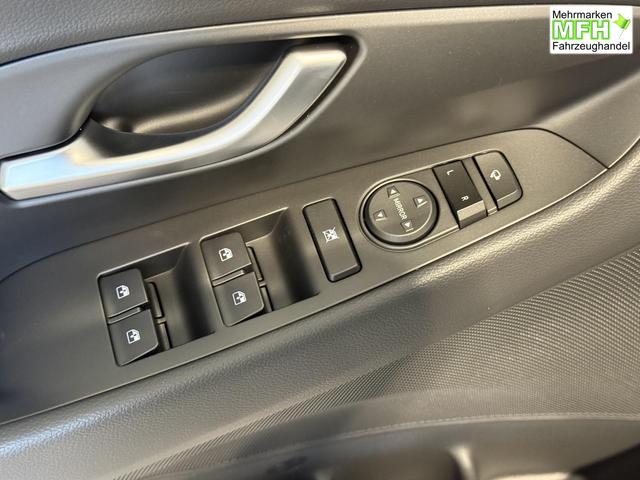 Hyundai i30, Bei den verwendeten Bildern kann es sich um Beispielbilder handeln, ggf. teilweise mit Sonderausstattung.
