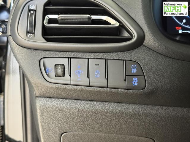 Hyundai i30, Bei den verwendeten Bildern kann es sich um Beispielbilder handeln, ggf. teilweise mit Sonderausstattung.