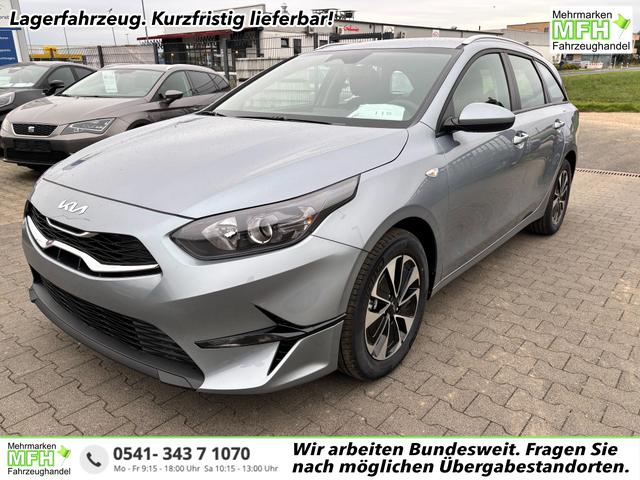 Kia Ceed Sportswagon - Spin 1.5 T-GDI 140PS 7DCT (AUTOMATIKGETRIEBE), Lunar-Silver-Metallic, 16" Alufelgen, Klimaanlage, Winter-Paket, Navigationssystem 10,25", Parksensoren hinten, Rückfahrkamera, Tempomat, Dachreling, Beheiztes Lederlenkrad, ZV mit Fernbedienung, Reserve-Notrad