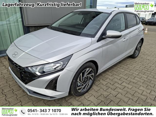 Hyundai i20 - Family 1.0 T-GDI 90PS, NAVI 10,25", AURORA-GRAU METALLIC, Winter-Pack: Sitzheizung + Lenkradheizung, 16" ALU, Klimaautomatik, Privacy-Glas, Parksensoren hinten, R&uuml;ckfahrkamera, Tempomat, Lederlenkrad, Reserverad, Alarm, Armlehne, 4x elektr. Fensterheber