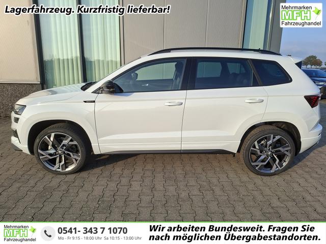 Skoda Karoq - Sportline 1.5 TSI 150PS DSG, WEISS-MET, 5JGARANTIE, AHK SCHWENKBAR, 19" ALU SAGITARIUS, BEHEIZTE FRONTSCHEIBE, SITZHEIZUNG, MATRIX-LED, Elektr. Heckklappe, Virtual Cockpit 10", Climatronic, NAVI, ACC, Parksensoren v/h, R&uuml;ckfahrkamera, Dachreling, PRIVACY-GLAS
