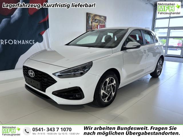 Hyundai i30 - GO 1.0 T-GDI 73 kW (100 PS) 2-Zonen-Klimaautomatik, Einparkhilfe vorne und hinten, Rückfahrkamera, LED-Scheinwerfer, Sitzheizung, Lenkradheizung, Navigationssystem, Radio mit DAB, Apple CarPlay, Android Auto, 16 Zoll Leichtmetallfelgen, uvm.