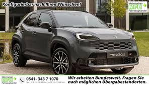 Toyota Yaris Cross Executive 1.5 HYBRID (Benzin/Elektro) 130PS CVT AWD/ALLRAD, 3J Garantie, 18" Alu, Elektr. Heckklappe, Toter-Winkel, Winter-Paket, Smart Entry, Privacy-Glas, Parksensoren vorn/hinten, R&uuml;ckfahrkamera, Adaptiver Tempomat, 2Z-Klimaautomatik, Radio 10,5"+ Cloud-NAVI 
