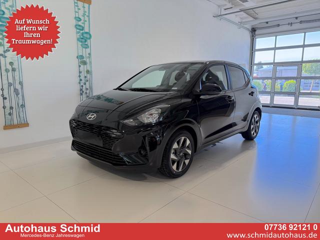 Hyundai i10 - GO+ 1.2 MT 58 kW (79 PS) Klimaautomatik, Navigationssystem, Apple CarPlay & Android Auto, Sitzheizung, Lenkradheizung, Einparkhilfe hinten, R&uuml;ckfahrkamera, Privacy Glass, 15" Leichtmetallfelgen, uvm.