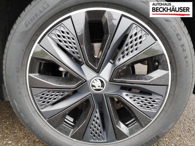 Skoda Karoq Sportline 2.0TDI DSG 4x4 AHK Matrix Navi ACC 