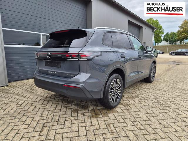 Volkswagen Tiguan Life 1,5 l eHybrid OPF 204PS DSG elekt.AHK Design Paket LED-Plus-Scheinw. elektr. Heckklappe Sitzheizung Lenkradheizung R&uuml;ckf.Kamera Klimaautomatik VW-Radio Bluetooth wireless Apple CarPlay + Android Auto PDC v+h ACC 2xKeyless Digital Cockpit 
