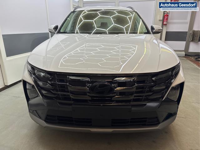 Hyundai / TUCSON FACELIFT / Weiß / / / DCT SHZ El.Heckklappe NAVI E-Shift