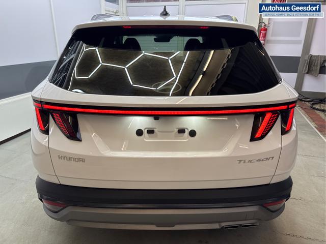 Hyundai / TUCSON FACELIFT / Weiß / / / DCT SHZ El.Heckklappe NAVI E-Shift