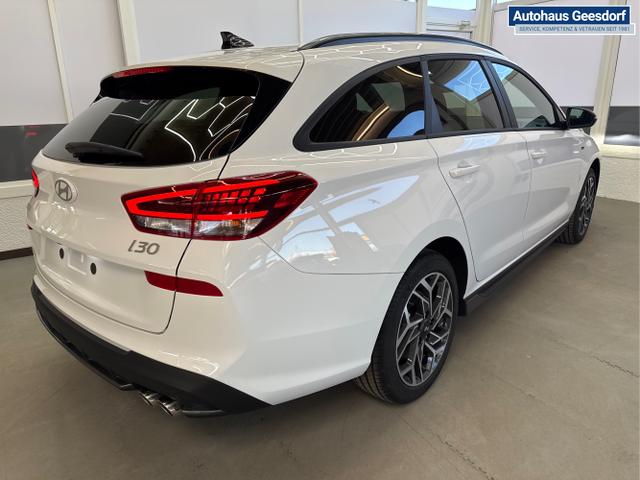 Hyundai / i30 / Weiß / / / N-LINE SHZ NAVI PDC RFK