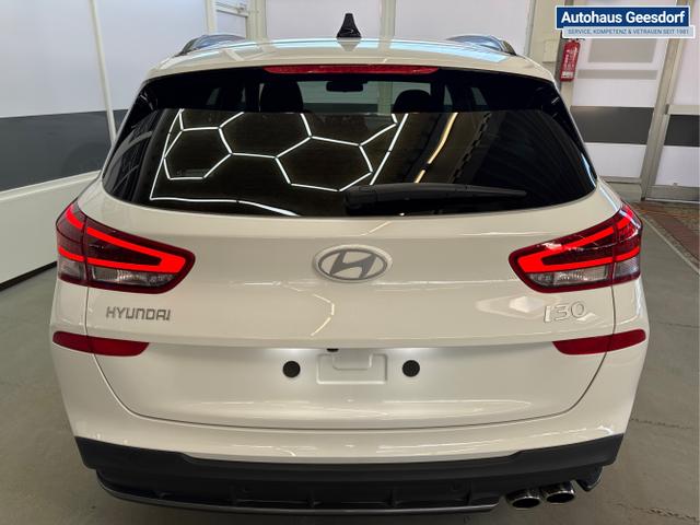 Hyundai / i30 / Weiß / / / N-LINE SHZ NAVI PDC RFK