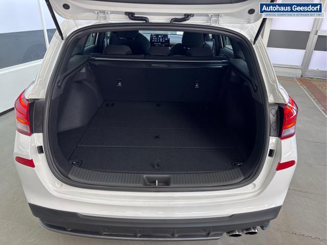 Hyundai / i30 / Weiß / / / N-LINE SHZ NAVI PDC RFK