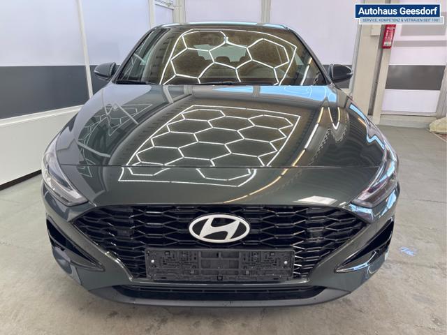 Hyundai / i30 / Grün / / / SHZ TEILLEDER SMART KEY NAVI
