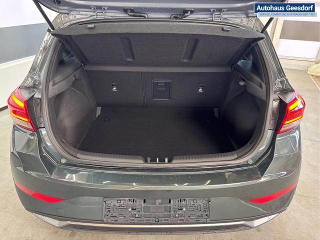 Hyundai / i30 / Grün / / / SHZ TEILLEDER SMART KEY NAVI