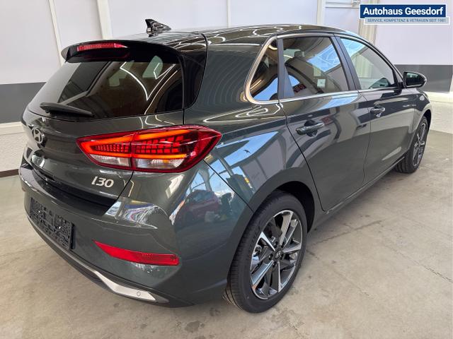 Hyundai / i30 / Grün / / / SHZ TEILLEDER SMART KEY NAVI