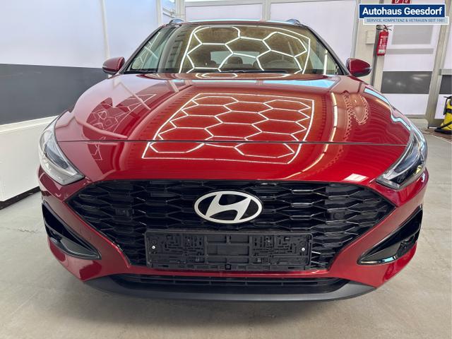 Hyundai / i30 / Rot / / / EDITION NAVI SHZ KLIMAAUTOMATIK RFK LED PDC v+h