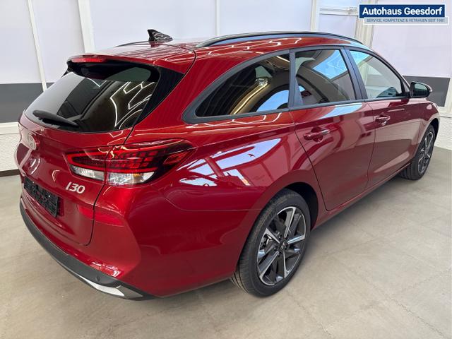 Hyundai / i30 / Rot / / / EDITION NAVI SHZ KLIMAAUTOMATIK RFK LED PDC v+h