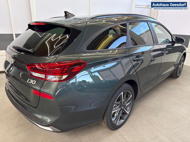 Hyundai i30 Kombi STYLE EDITION NAVI SHZ KLIMAAUTOMATIK RFK LED PDC v+h 