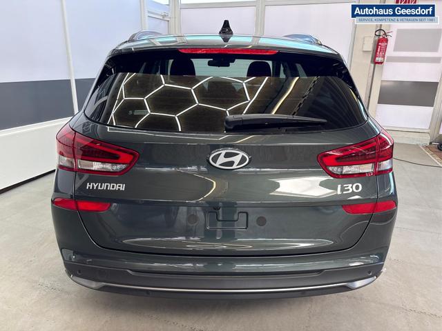 Hyundai i30 Kombi STYLE EDITION NAVI SHZ KLIMAAUTOMATIK RFK LED PDC v+h 