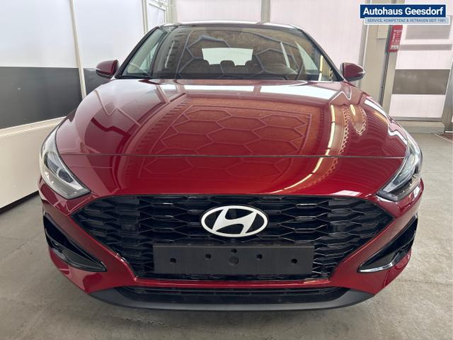 Hyundai / i30 / Rot / / / NAVI LED RFK PDC