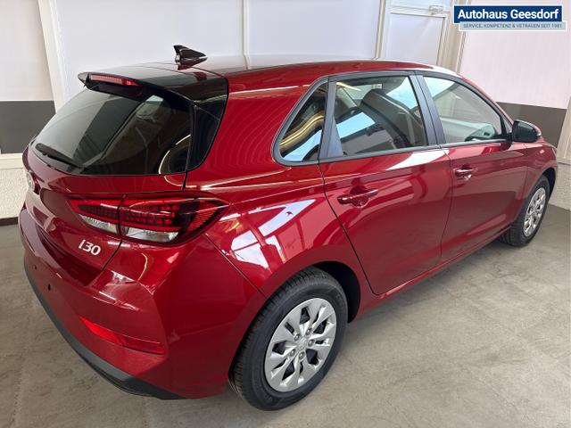 Hyundai / i30 / Rot / / / NAVI LED RFK PDC