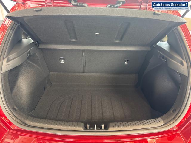 Hyundai / i30 / Rot / / / NAVI LED RFK PDC