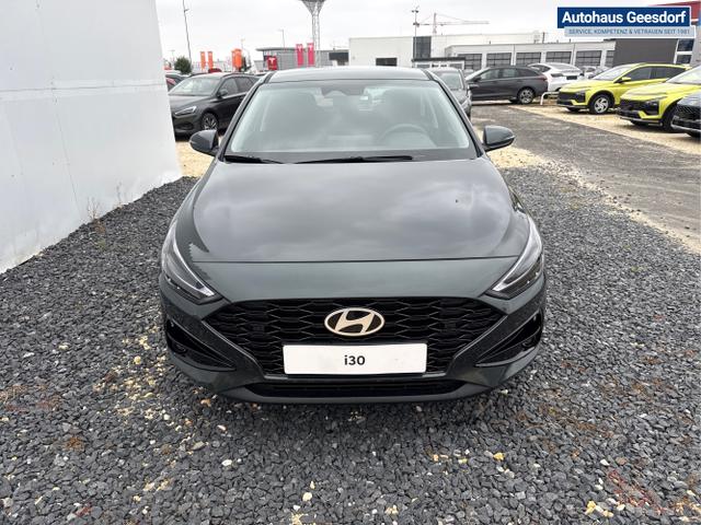 Hyundai / i30 / Grün / / / EDITION SHZ NAVI ALU LED RFK PDC