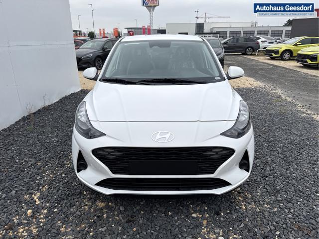 Hyundai / i10 / Weiß / / / AUT NAVI SHZ TEMPOMAT 