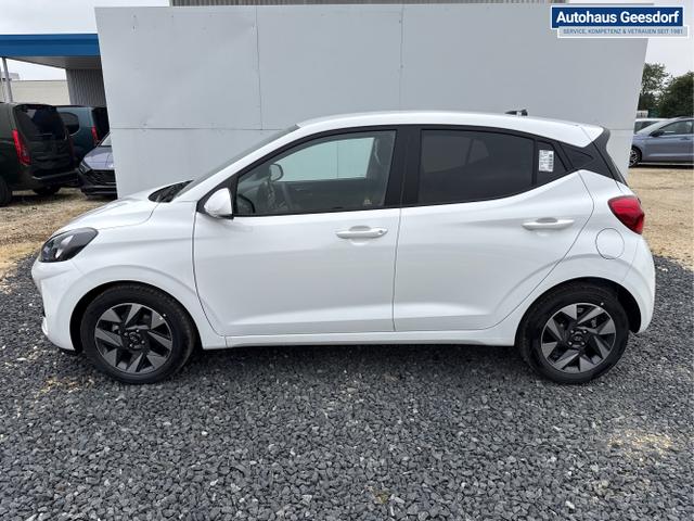 Hyundai / i10 / Weiß / / / AUT NAVI SHZ TEMPOMAT 