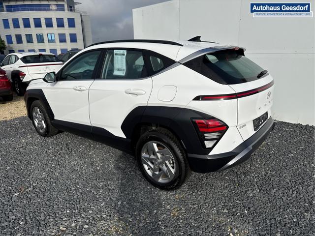 Hyundai / KONA / Weiß / / / DCT 198PS NAVI SHZ ACC PDC v+h 