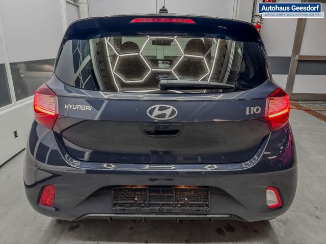 Hyundai i10 PREMIUM AUT SHZ KLIMAAUTOMATIK AMBIENTE ALU RFK PDC NAVI 